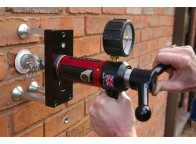 Tester M2000 para comprobar la resistencia de anclajes bajo EN795