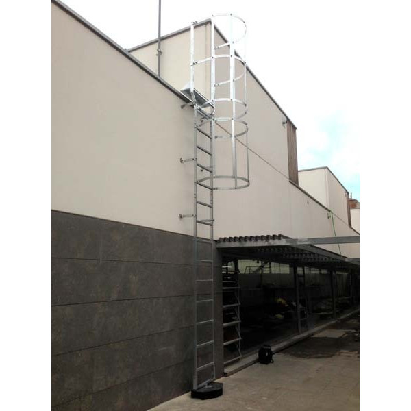 Tramo de escalera galvanizada. 600mm con aros quitamiedo