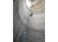 Anclaje fijo para escalera permanente de acceso por fachada