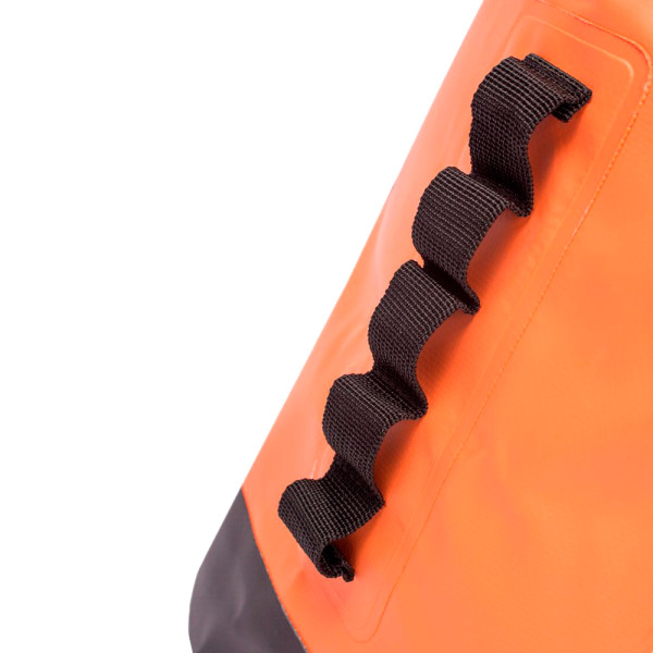 Mochila 50L KARI estanca y certificada para 18kg. Resiste 126kg.